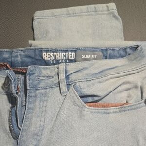Restricted Men's Slim Fit Denim Jeans